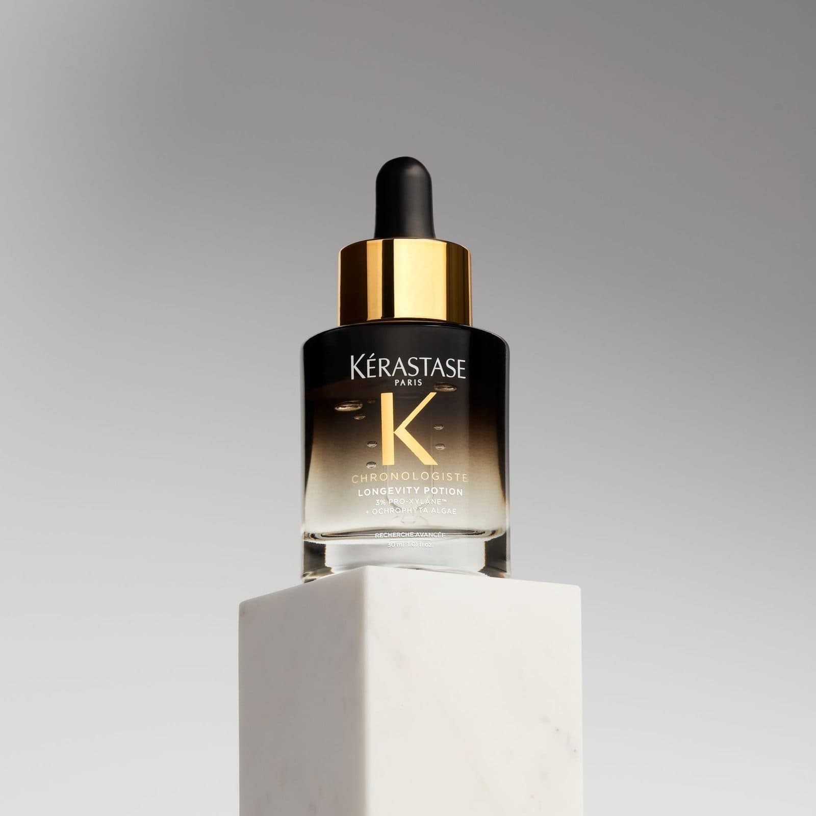 Longevity Potion op een marmeren sokkel