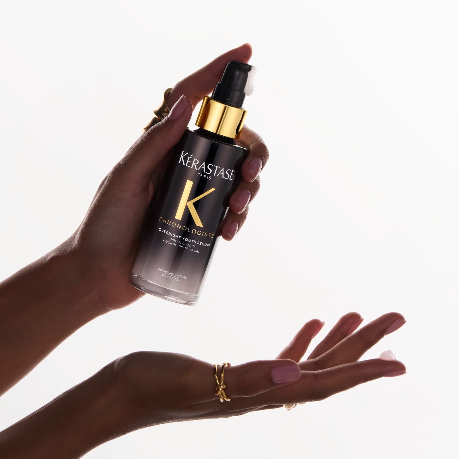 Chronologiste Overnight Youth Serum — aanbrengen